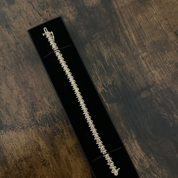 Diamond Tennis Bracelet - Picture 4 of 4